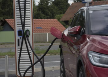 Carros elétricos ou híbridos valem a pena em 2025? Veja agora