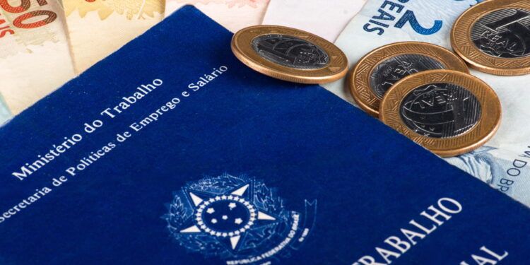Salário mínimo sobe 7,5% em 2025 e reajuste surpreende