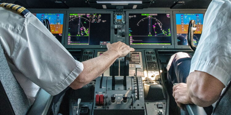 Pilotos da FAB estão migrando para a aviação comercial no Brasil