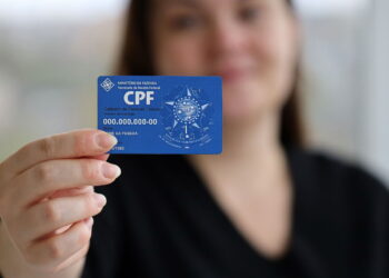 Cartão CPF - Créditos: depositphotos.com / Mehaniq