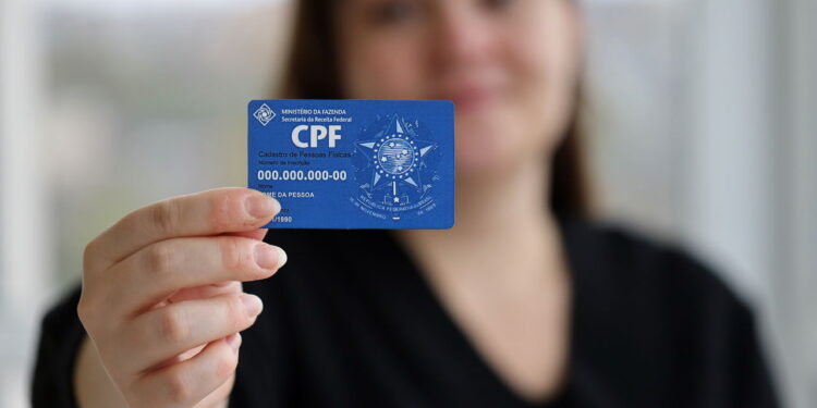 Cartão CPF - Créditos: depositphotos.com / Mehaniq