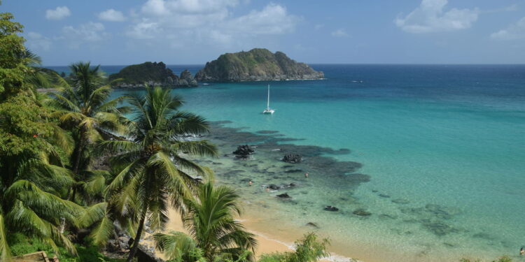 Conheça o paraíso mais caro do Brasil e como planejar sua viagem