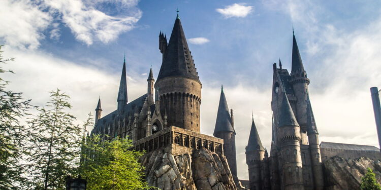 Rowling, polêmicas e magia! O que esperar da nova série de Harry Potter?
