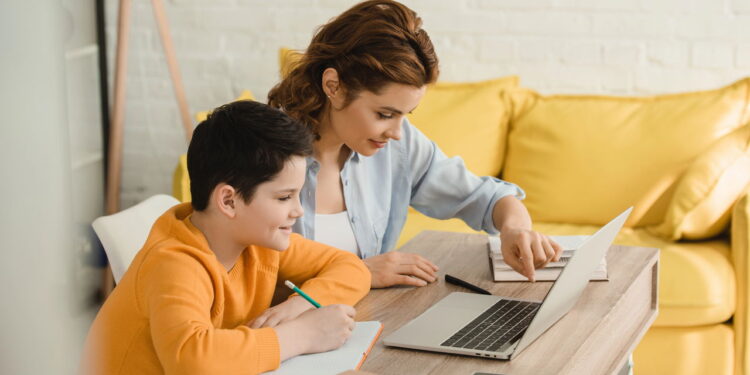 Como o homeschooling ganhou força? A educação fora da escola!