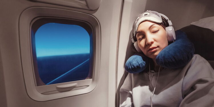 Como dormir melhor no avião e evitar o jet lag