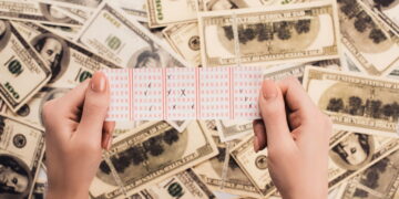 Mulher ganhou milhões na loteria, mas um segredo fez sua fortuna desaparecer