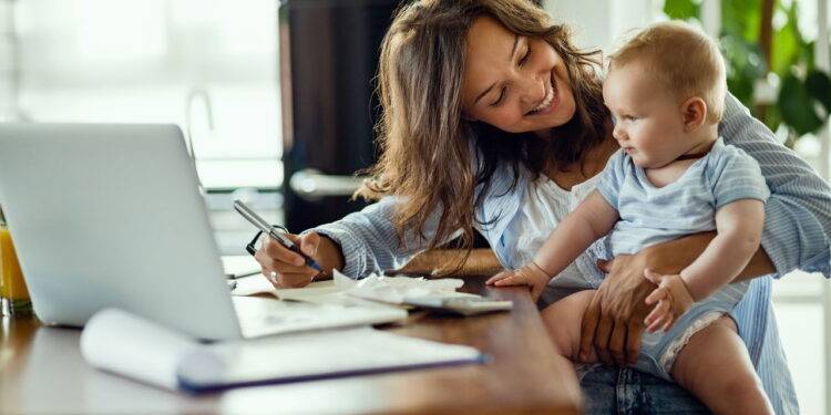 Os desafios que mulheres enfrentam no trabalho após a maternidade