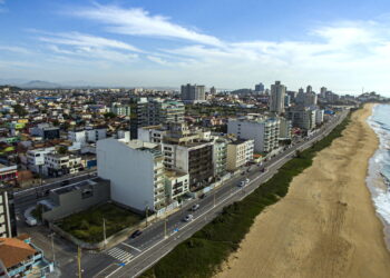 Uma cidade no Brasil está mudando vidas com uma moeda própria