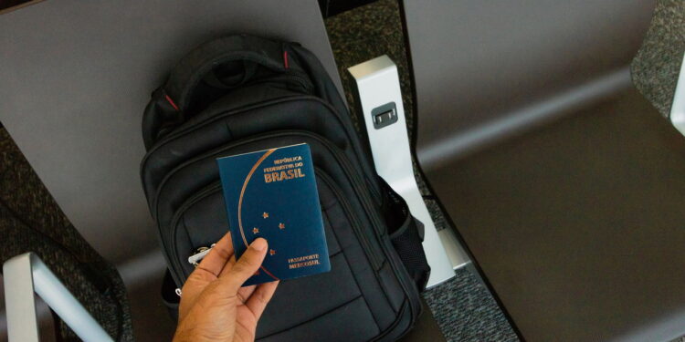 Vai embarcar e não sabe se seu documento vale? Prepare-se!