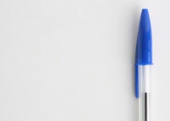 Aquele furinho na caneta Bic é mais importante do que parece