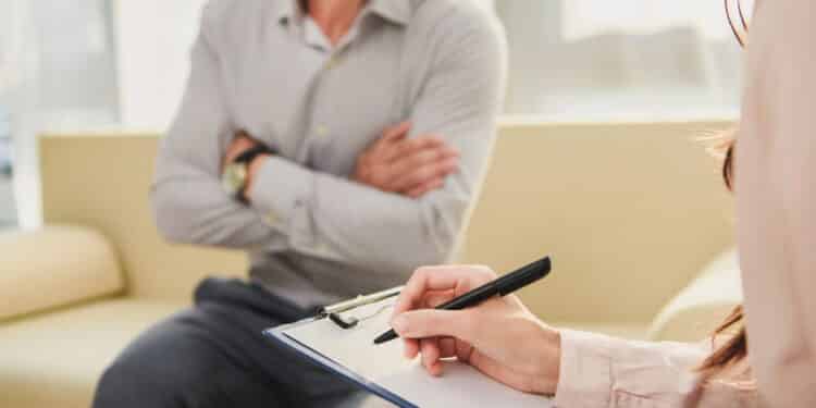 USP abre especialização gratuita em Psicologia Política online