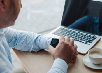 Empresa pode exigir horas extras? Entenda o que a lei realmente permite