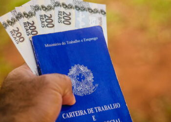 O reajuste do salário mínimo superou a inflação, mas esconde um limite