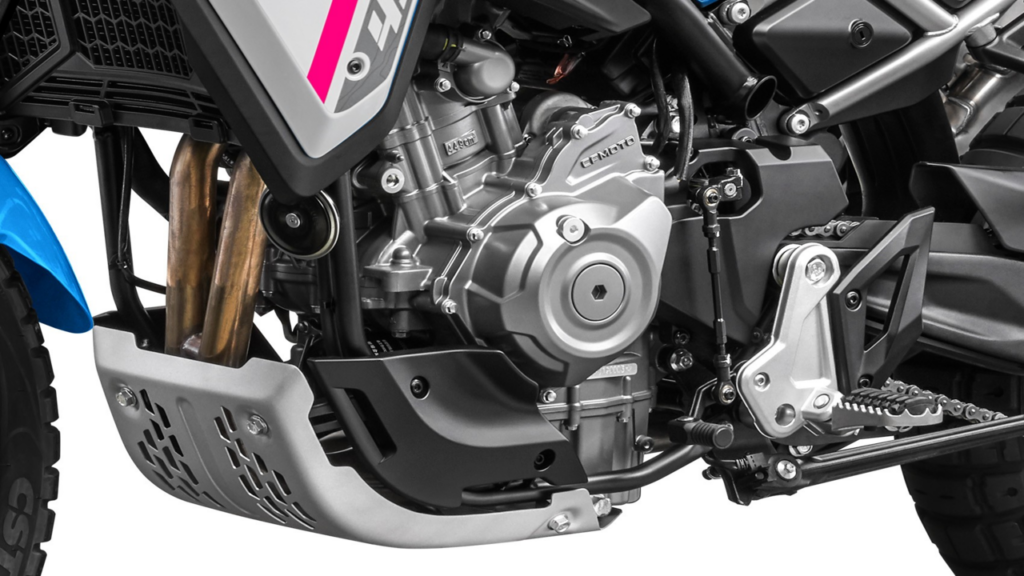 Modelo 450MT da CFMoto atrai atenção na Europa