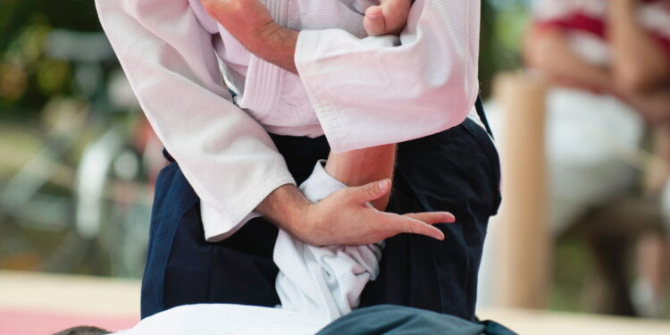 Quer uma arte marcial diferente? Conheça o aikido e sua filosofia de paz!