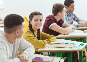 Por que as escolas deveriam ensinar marketing digital, SEO e redes sociais? Entenda