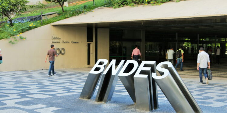 Como um lobista planejou desviar R$ 300 milhões do BNDES segundo mensagens! Entenda