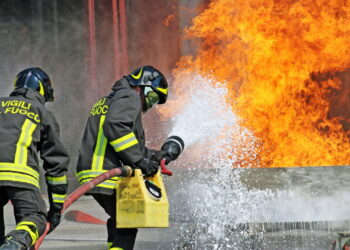 Concurso Bombeiro DF 2025 anuncia 356 vagas e salários até R$ 15.2 mil!