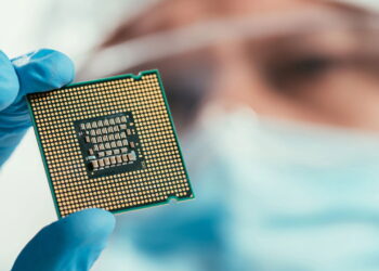 A tecnologia que pode nos salvar da extinção! Um chip para guardar o DNA humano