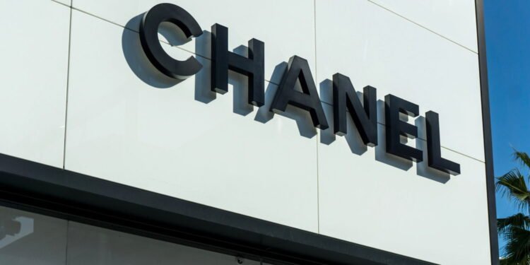 Quem fundou a Chanel? A marca que eternizou a elegância