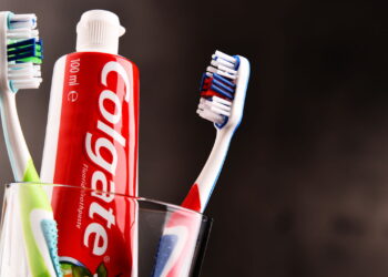 Quem fundou a Colgate? A marca que escovou sorrisos