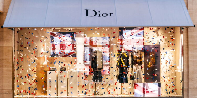 Quem fundou a Dior? A marca que revolucionou a silhueta!
