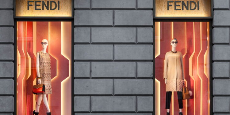 A história da Fendi, a marca familiar que virou sinônimo de luxo e inovação!