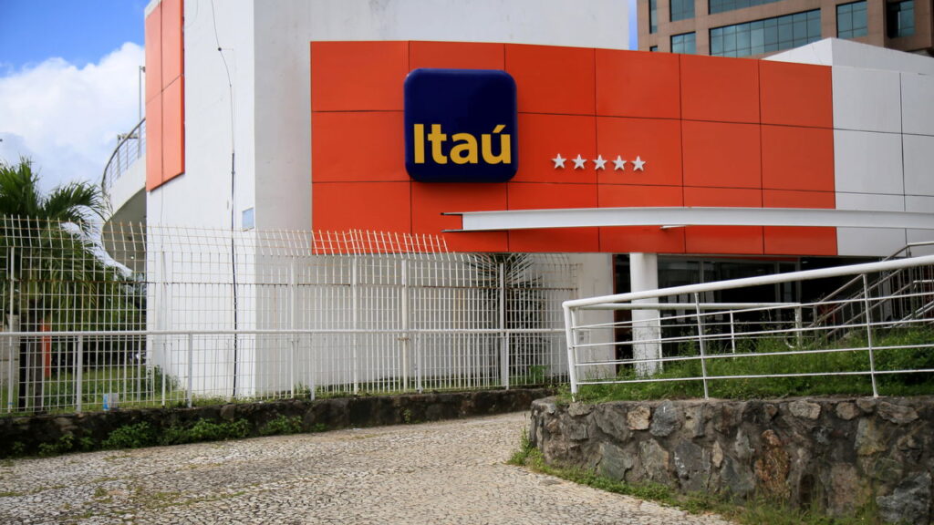 Alerta para clientes do Itaú, o golpe que pede para conectar sua conta no Bradesco e roubar sua senha