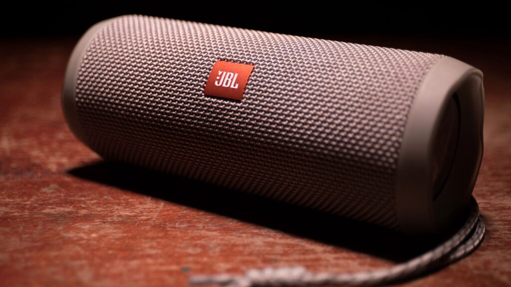Conheça a origem da JBL e como ela se tornou sinônimo de som potente!