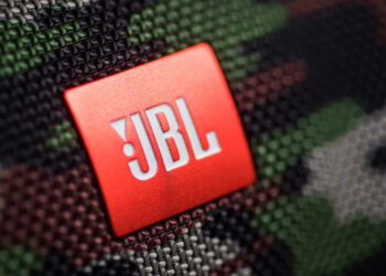 Conheça a origem da JBL e como ela se tornou sinônimo de som potente!