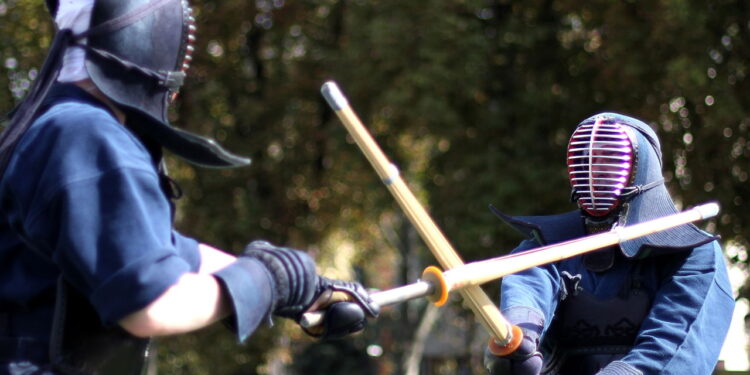 Quer uma arte marcial focada em disciplina e respeito? Conheça o kendo!
