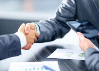 Saiba como liderar equipes na era da inteligência artificial e do trabalho remoto! Confira