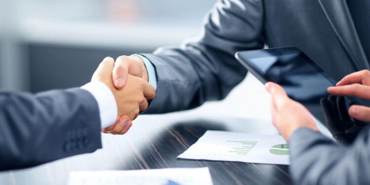Saiba como liderar equipes na era da inteligência artificial e do trabalho remoto! Confira