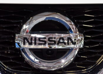 O carro da Nissan que promete dominar o segmento dos sedãs compactos em 2025