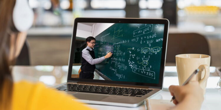 Como se tornar um professor ou criador de conteúdo na era da educação online! Entenda