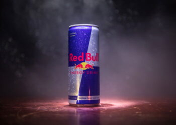 Quem são os criadores da Red Bull? A marca que revolucionou o marketing e as bebidas