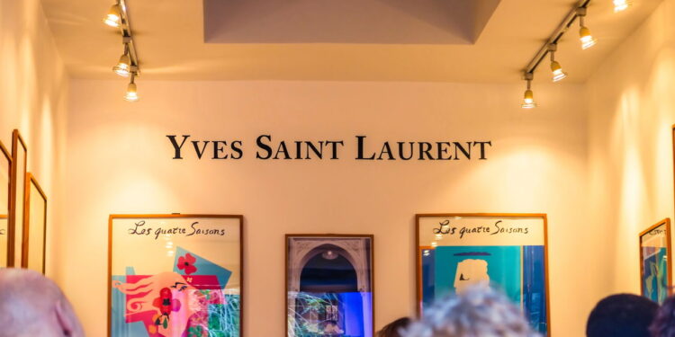 O legado de Yves Saint Laurent e a invenção do poderoso 'Le Smoking'! Entenda