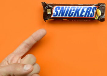 Como o Snickers virou o chocolate da energia? O doce que alimenta aventuras