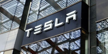 Tesla entra na mira do governo dos EUA por falhas em maçanetas!