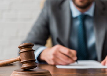 O golpe mais perigoso do momento usa nome de advogados reais