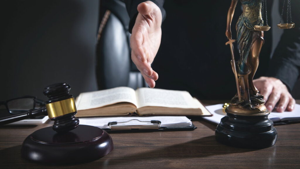 O golpe mais perigoso do momento usa nome de advogados reais