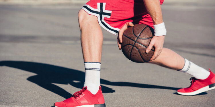 Quer jogar basquete de rua? Dicas essenciais para dar os primeiros passos na quadra