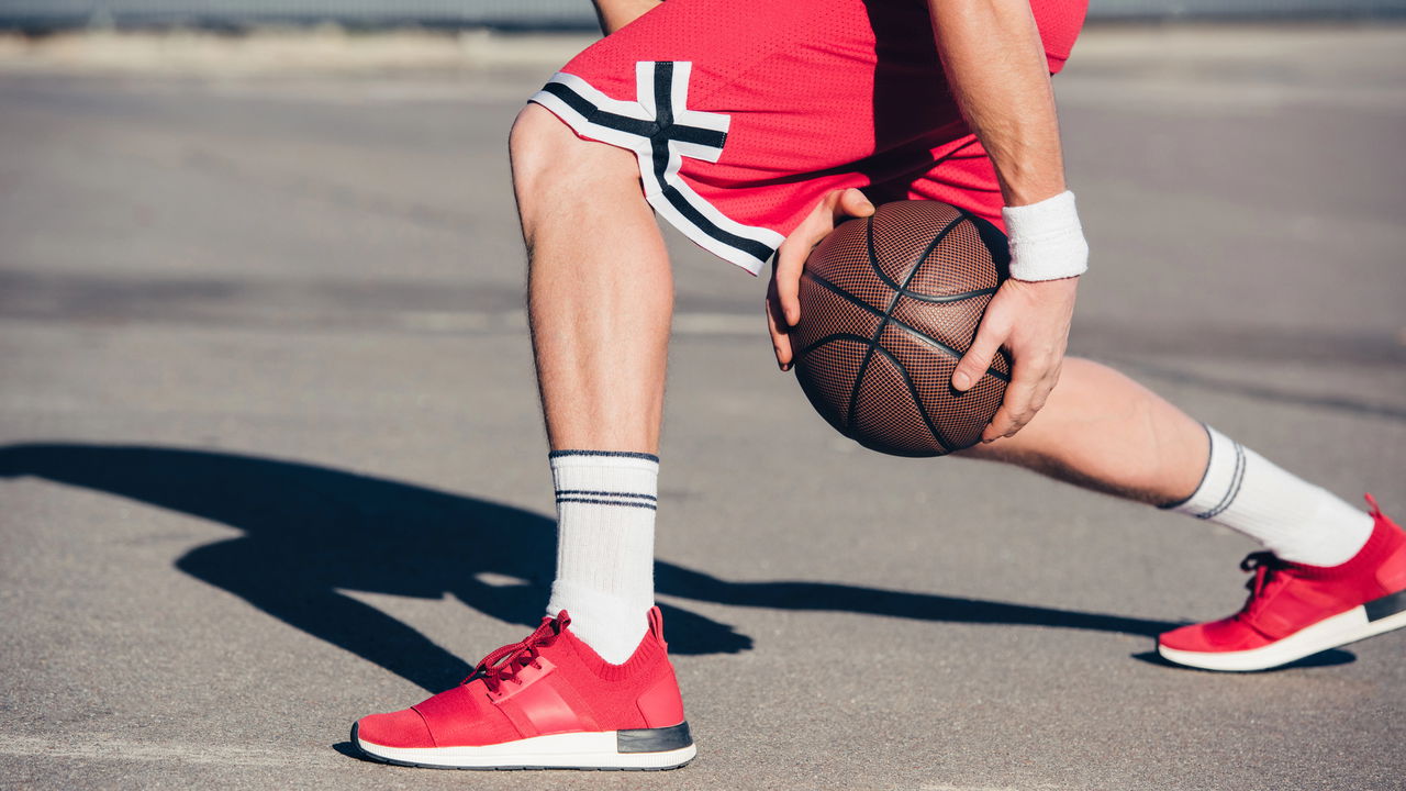 Quer jogar basquete de rua? Dicas essenciais para dar os primeiros passos na quadra