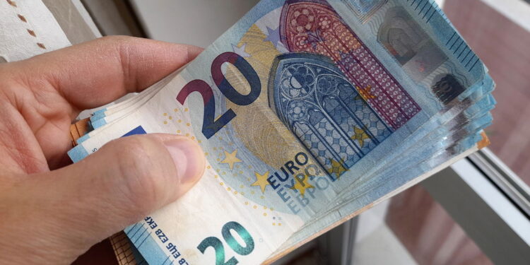 Sem moeda, sem papel! Dinheiro em espécie se torna cada vez mais raro