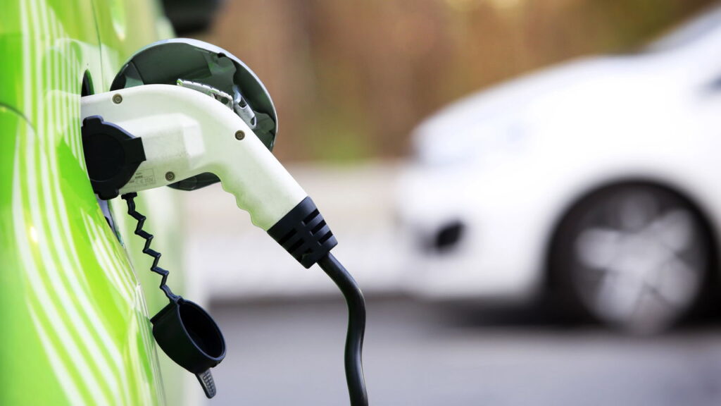 Se você acha que carro elétrico não faz som, pense de novo