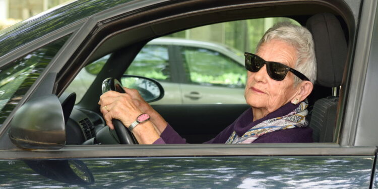 Essa nova proposta pode colocar um carro novo na garagem de milhares de idosos