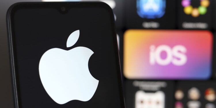 Novo visual do iOS 26 causa estranheza e usuários buscam como desativar