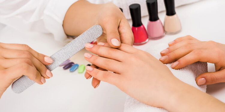 Curso gratuito ensina alongamento em soft gel em julho
