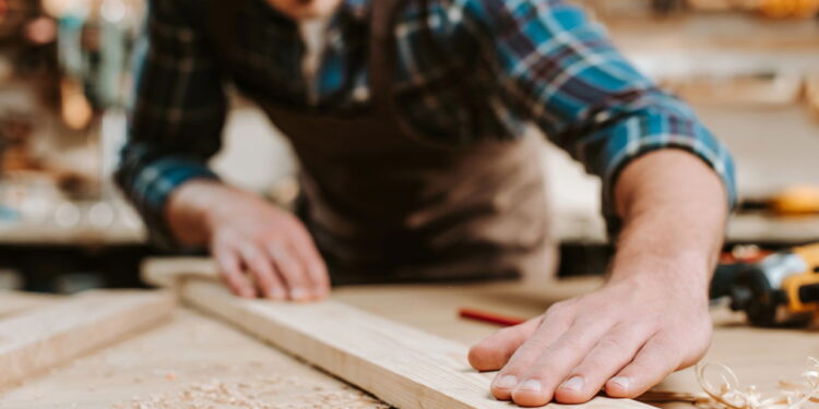 Sesc lança curso gratuito de marcenaria para iniciantes com móvel modular