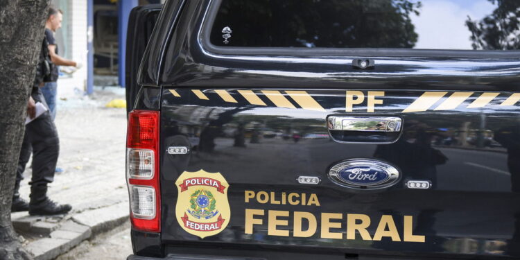 Viatura da Polícia Federal - Créditos: depositphotos.com / celsopupo
